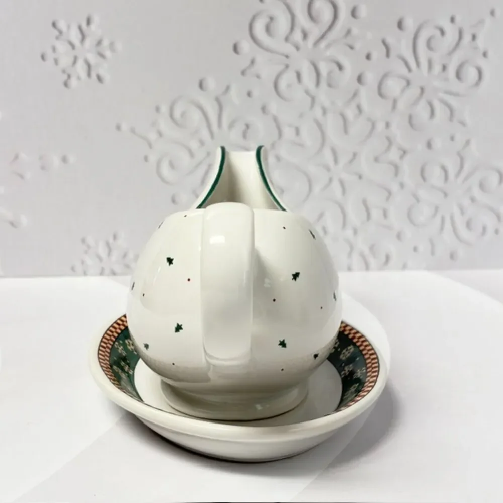 Sakura Debbie Mumm Sledding Characters Gravy Boat Saucer Christmas Box